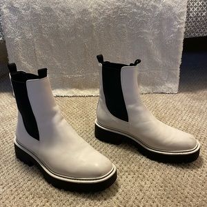 Sam Edelman - Laguna Chelsea Boot - Size: 9.5w - Color: Black/White